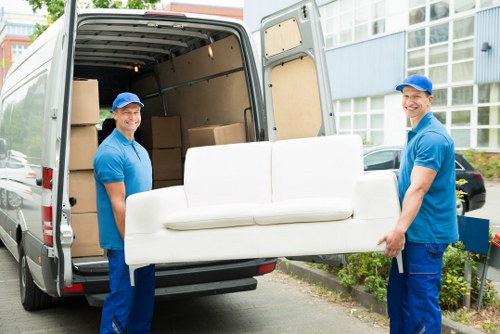 Secure short-term storage units in Woodford for flexible use